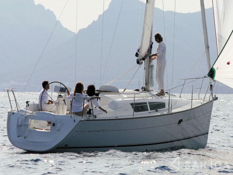 Sun Odyssey 32i - Yacht Charter Sailica