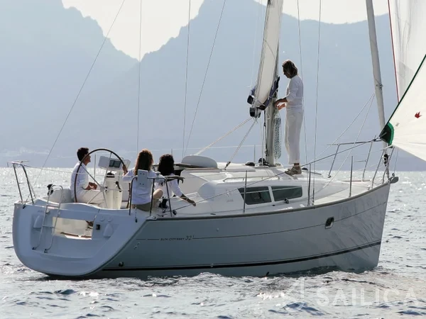 Sun Odyssey 32i - Yacht Charter Sailica