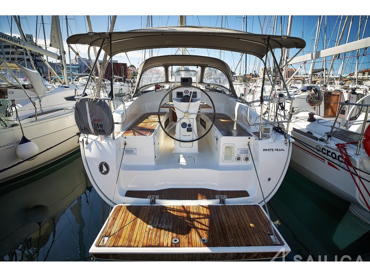 Bavaria 36 Cruiser - Yacht Charter Sailica
