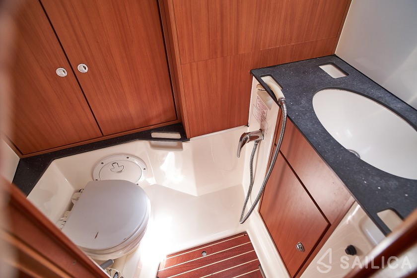 Bavaria 36 Cruiser - Yacht Charter Sailica