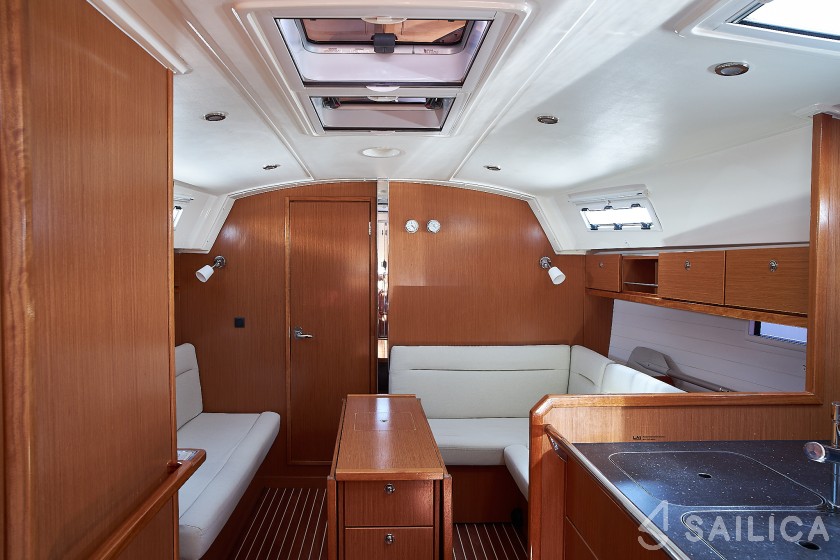 Bavaria 36 Cruiser - Yacht Charter Sailica