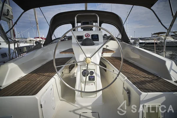 Bavaria 36 Cruiser - Yacht Charter Sailica