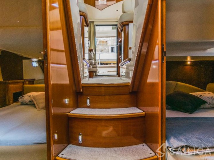 Prestige 46 Fly - Yacht Charter Sailica