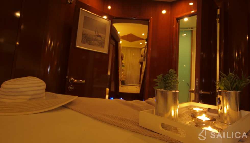 Prestige 46 Fly - Yacht Charter Sailica