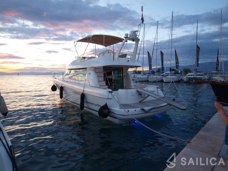 Prestige 46 Fly - Yacht Charter Sailica