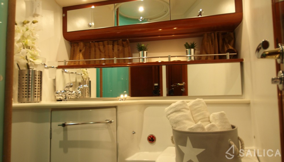 Prestige 46 Fly - Yacht Charter Sailica