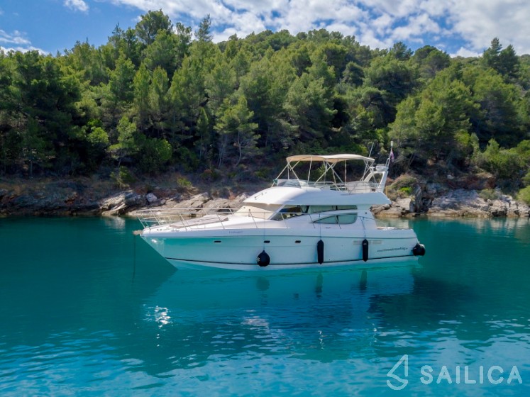 Prestige 46 Fly - Yacht Charter Sailica