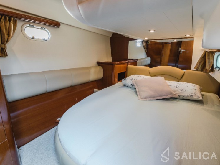 Prestige 46 Fly - Yacht Charter Sailica