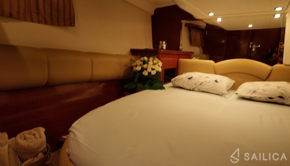 Prestige 46 Fly - Yacht Charter Sailica
