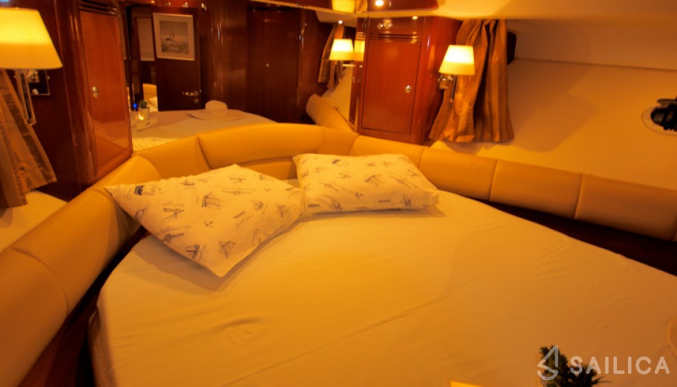 Prestige 46 Fly - Yacht Charter Sailica