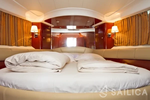 Prestige 46 Fly - Yacht Charter Sailica