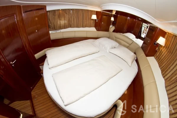 Prestige 46 Fly - Yacht Charter Sailica