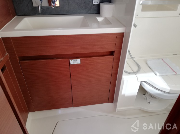 Hanse 418 - Yacht Charter Sailica