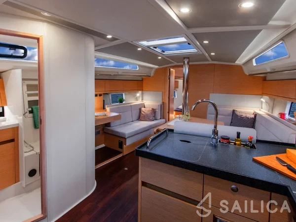 Hanse 418 - Yacht Charter Sailica