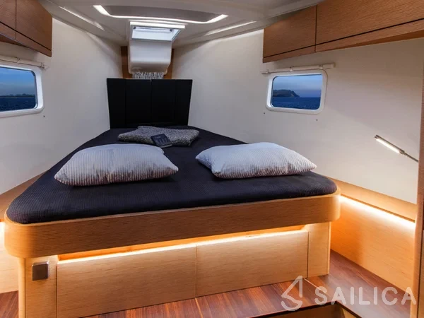 Hanse 418 - Yacht Charter Sailica