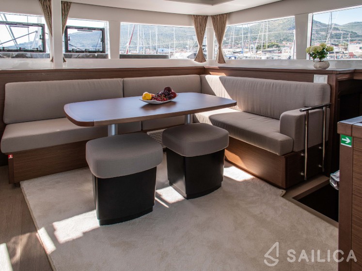 Lagoon 450 S - 4 + 2 cab. - Yacht Charter Sailica