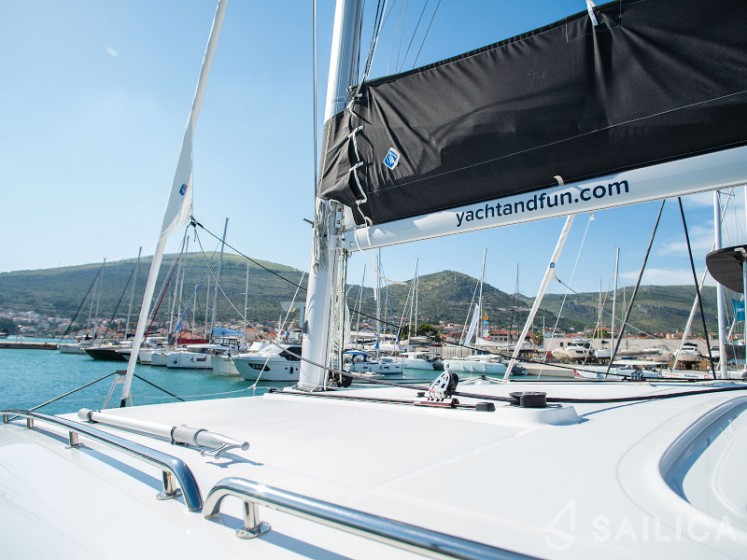 Lagoon 450 S - 4 + 2 cab. - Yacht Charter Sailica