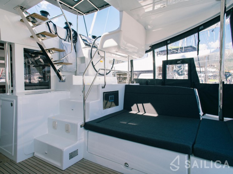 Lagoon 450 S - 4 + 2 cab. - Yacht Charter Sailica