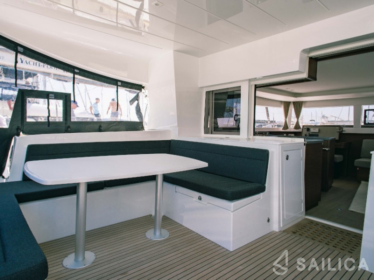 Lagoon 450 S - 4 + 2 cab. - Yacht Charter Sailica