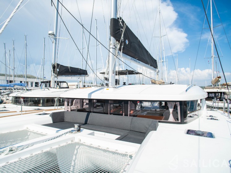 Lagoon 450 S - 4 + 2 cab. - Yacht Charter Sailica