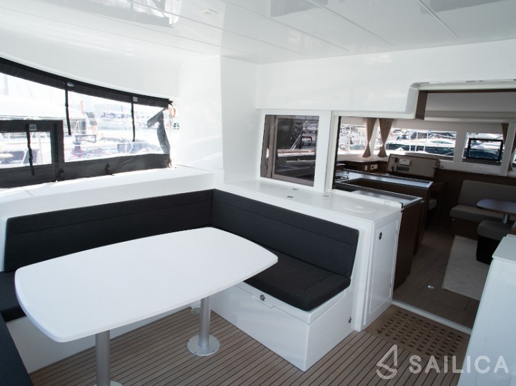 Lagoon 450 S - 4 + 2 cab. - Yacht Charter Sailica