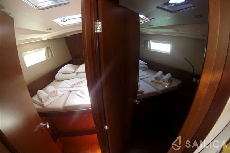 Oceanis 45 - Yacht Charter Sailica