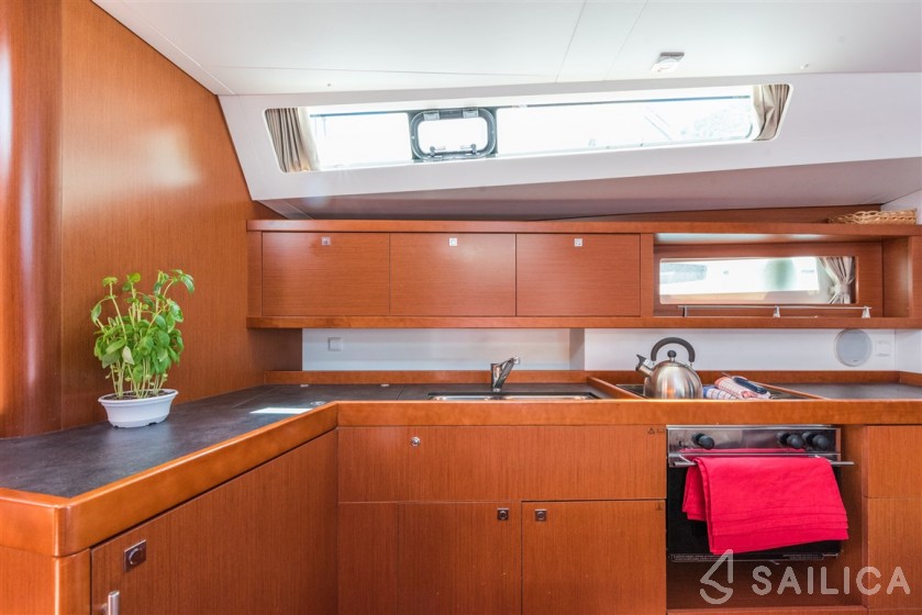 Oceanis 45 - Yacht Charter Sailica