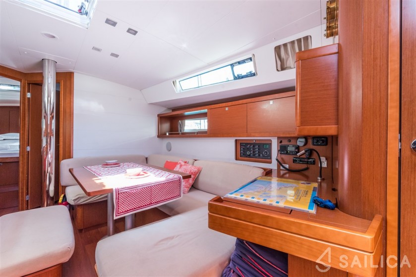 Oceanis 45 - Yacht Charter Sailica