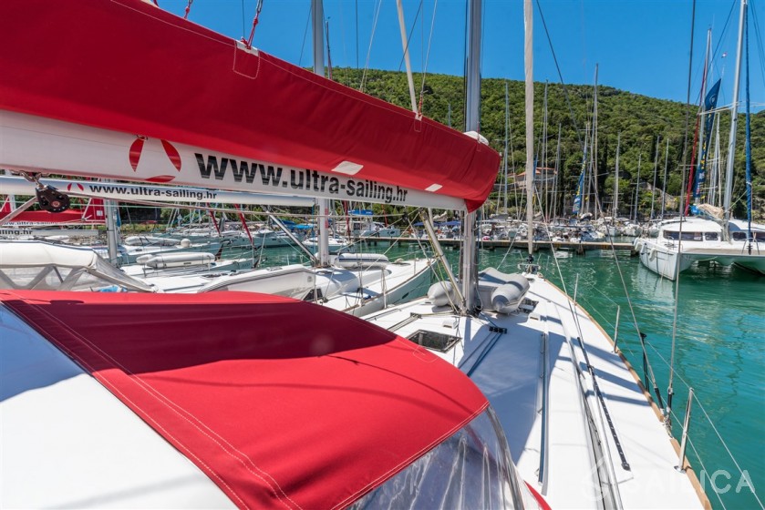 Oceanis 45 - Yacht Charter Sailica