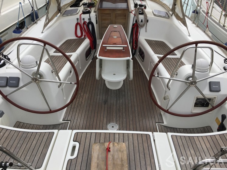 Oceanis 43 - Yacht Charter Sailica
