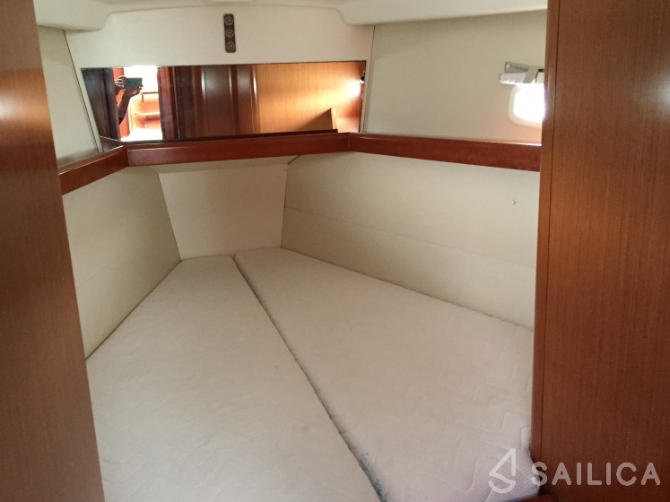 Oceanis 43 - Yacht Charter Sailica