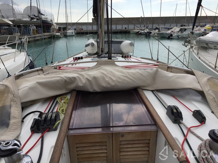 Oceanis 43 - Yacht Charter Sailica