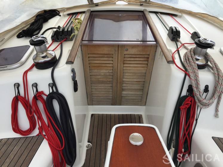 Oceanis 43 - Yacht Charter Sailica