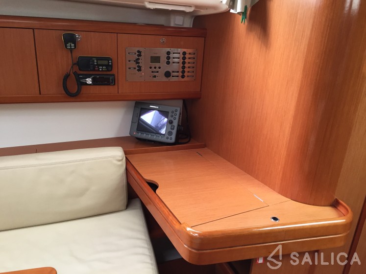 Oceanis 43 - Yacht Charter Sailica