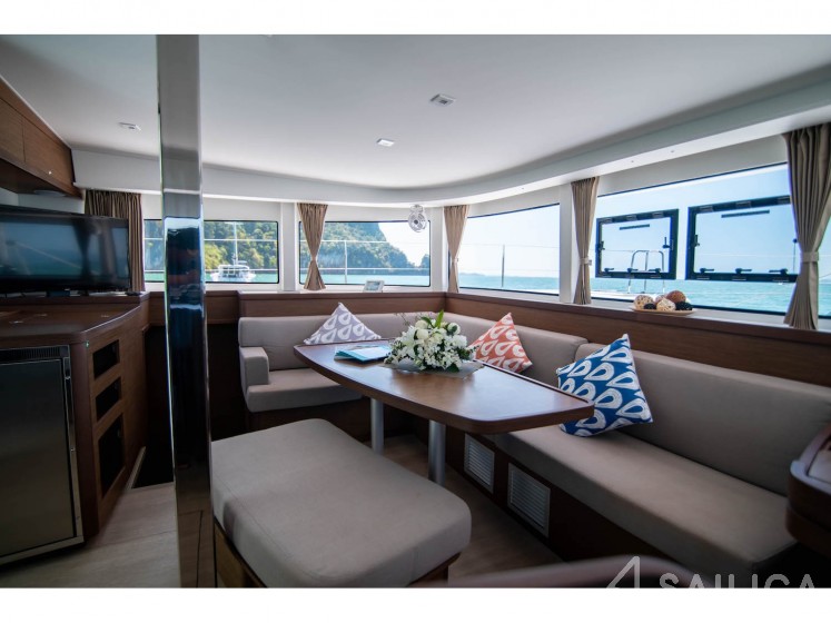 Lagoon 42 - Yacht Charter Sailica
