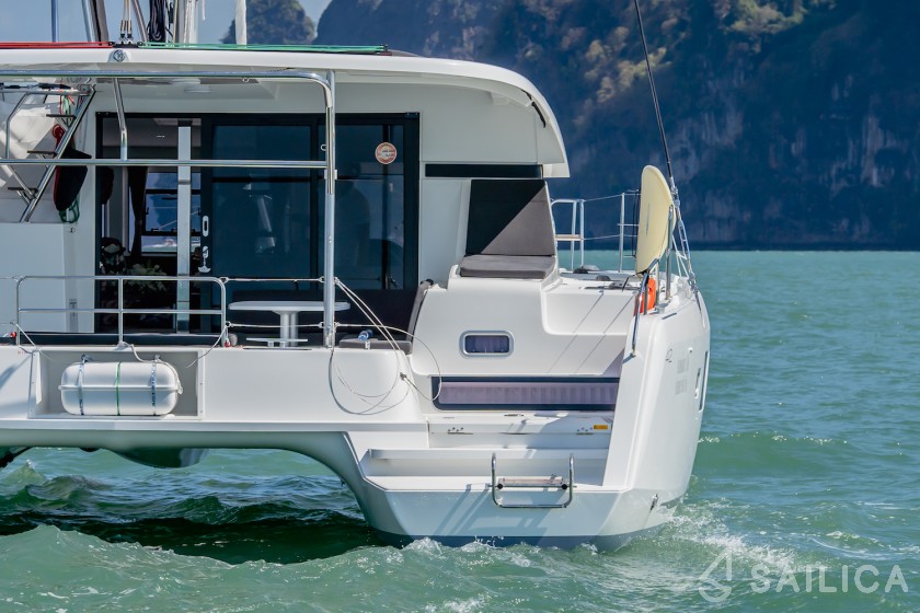 Lagoon 42 - Yacht Charter Sailica