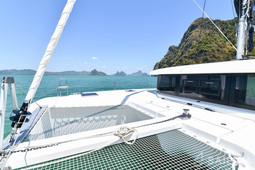 Lagoon 42 - Yacht Charter Sailica
