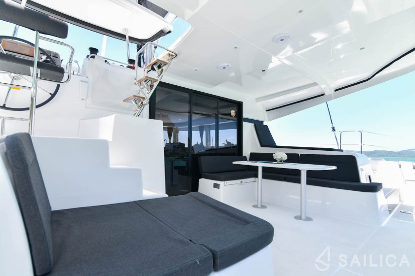 Lagoon 42 - Yacht Charter Sailica