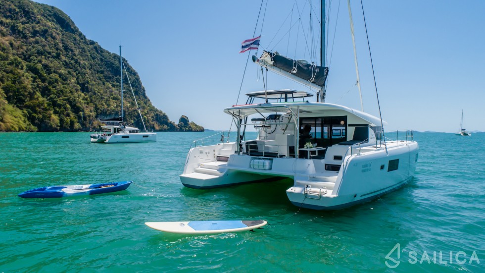 Lagoon 42 - Yacht Charter Sailica
