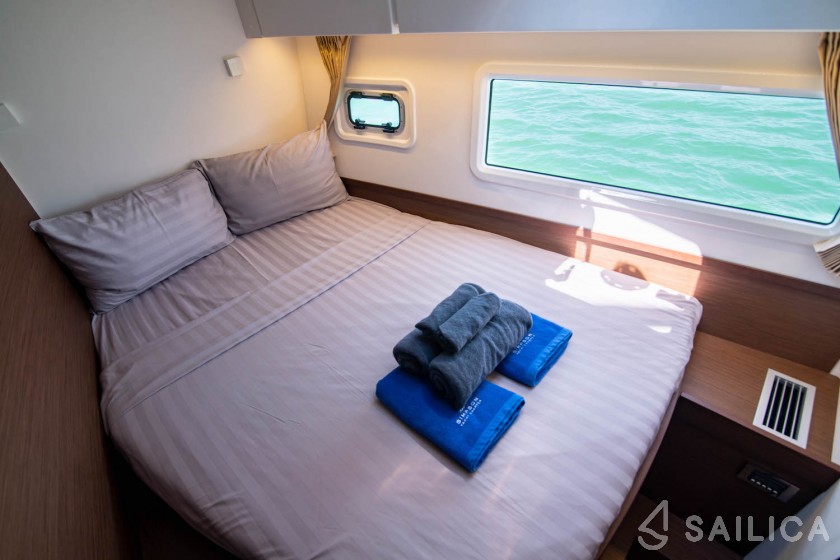 Lagoon 42 - Yacht Charter Sailica