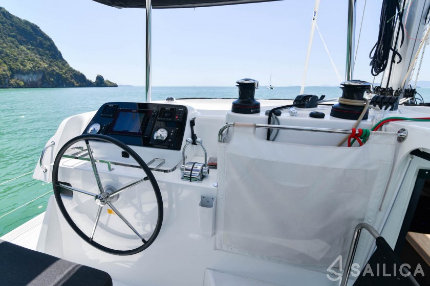 Lagoon 42 - Yacht Charter Sailica