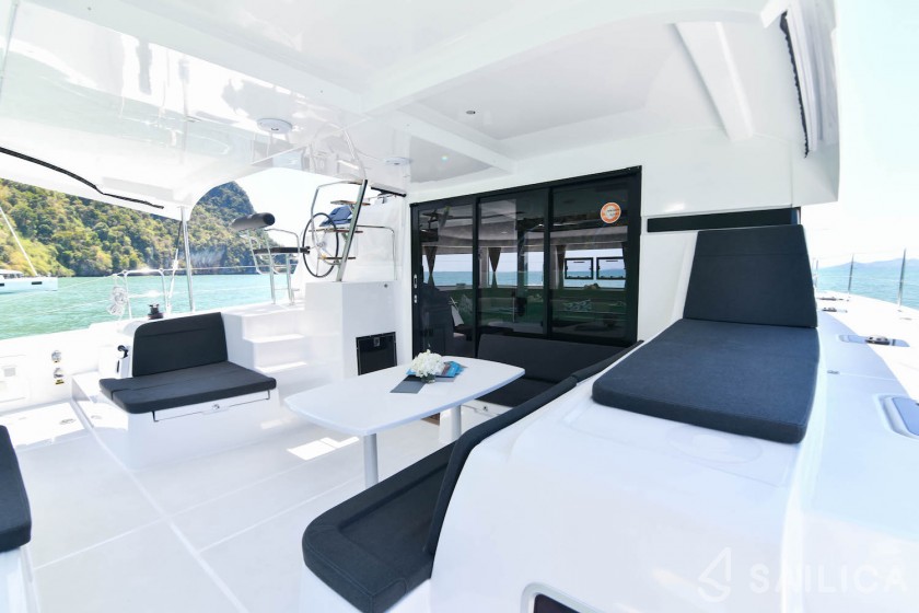 Lagoon 42 - Yacht Charter Sailica