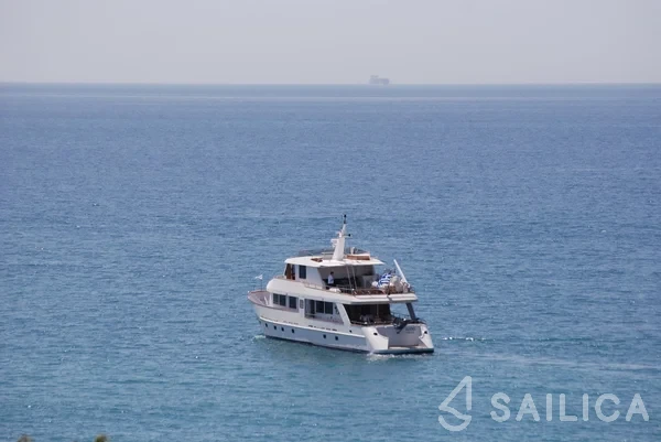 Perama Shipyards 102 - Yacht Charter Sailica