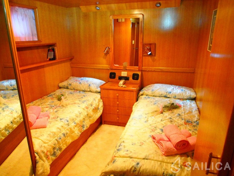 Perama Shipyards 102 - Yacht Charter Sailica