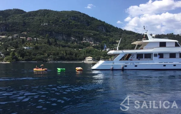 Perama Shipyards 102 - Yacht Charter Sailica