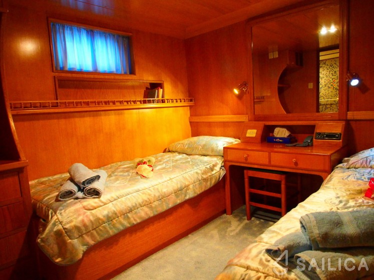 Perama Shipyards 102 - Yacht Charter Sailica