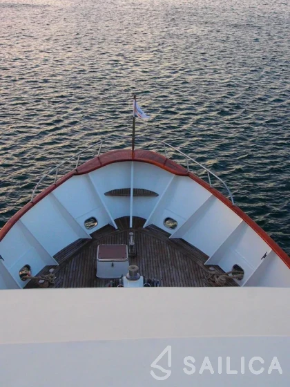 Perama Shipyards 102 - Yacht Charter Sailica