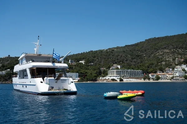 Perama Shipyards 102 - Yacht Charter Sailica