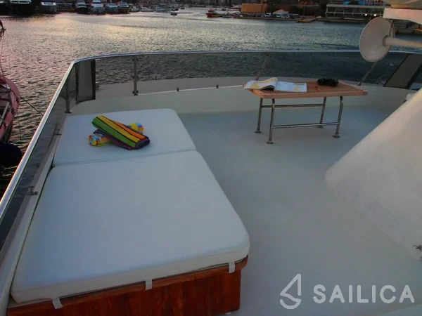 Perama Shipyards 102 - Yacht Charter Sailica
