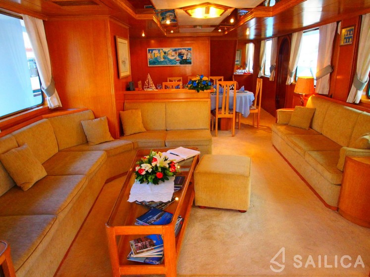 Perama Shipyards 102 - Yacht Charter Sailica